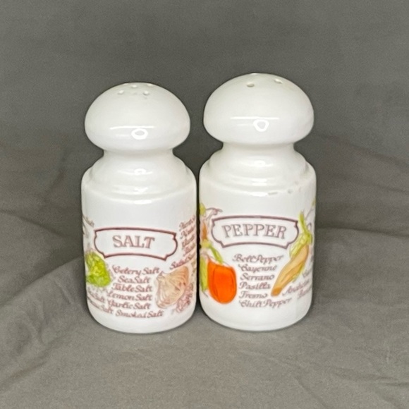 Vintage 1980 Avon Salt and Pepper Shakers - Picture 1 of 6
